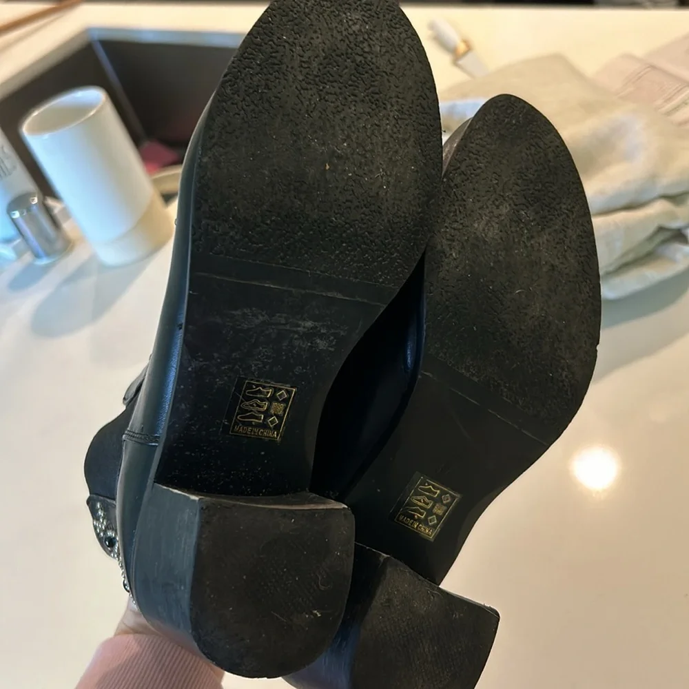 Boots - Picture 3 of 3